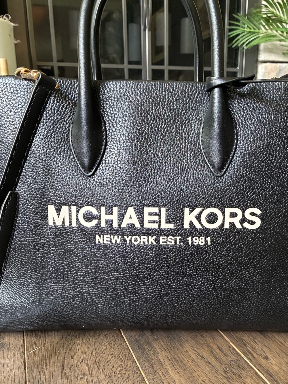 Michael Kors Black Leather Logo Tote Bag NWOT - Picture 2 of 15